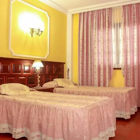 Charming House With Pool In Hébergement de vacances