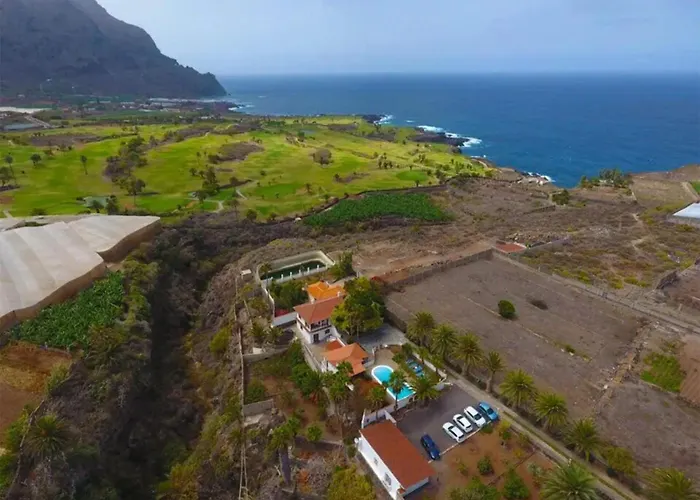 Charming House With Pool In