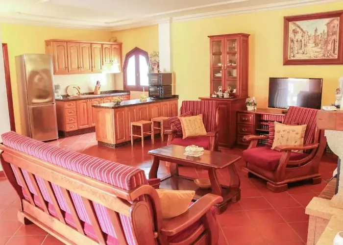 Charming House With Pool In Hébergement de vacances Buenavista Del Norte