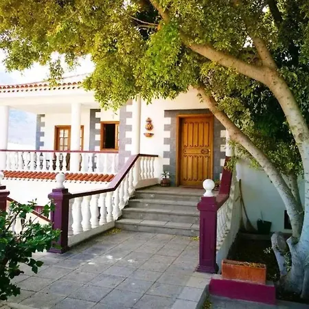 Semesterbostad Charming House With Pool In